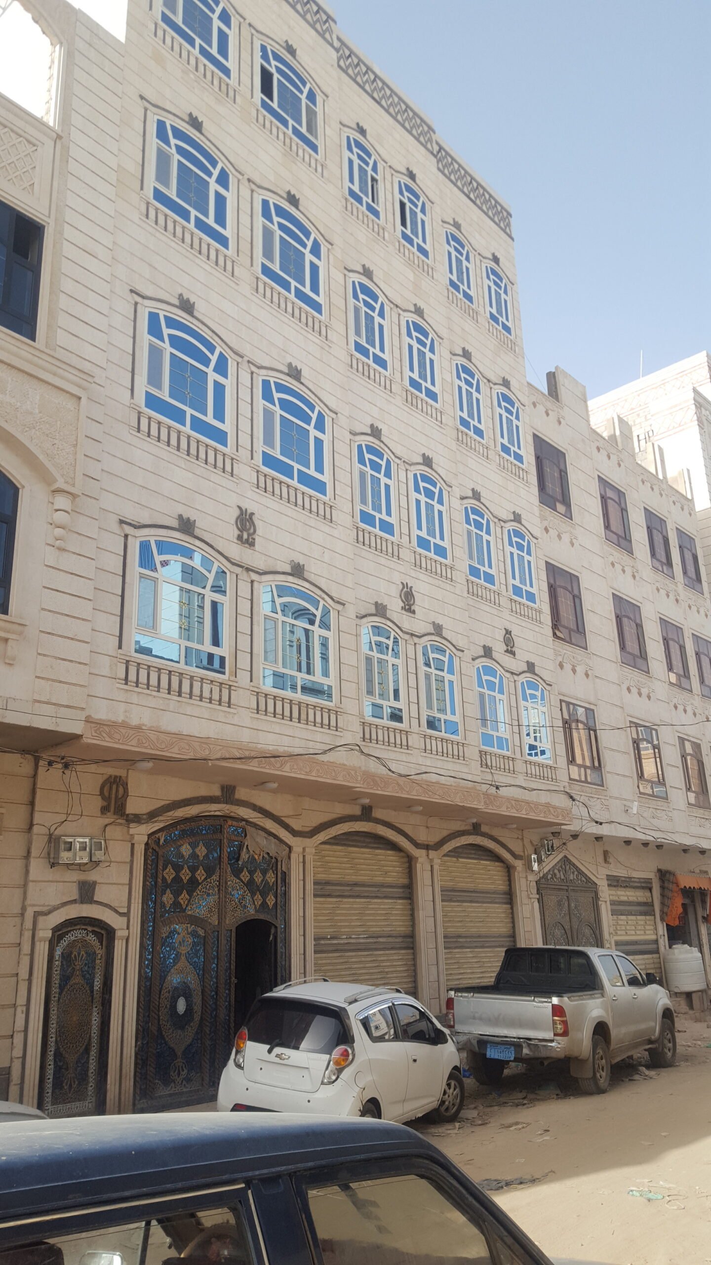 عمارة  للبيع في اليمن صنعاء قريبه شارع الستين