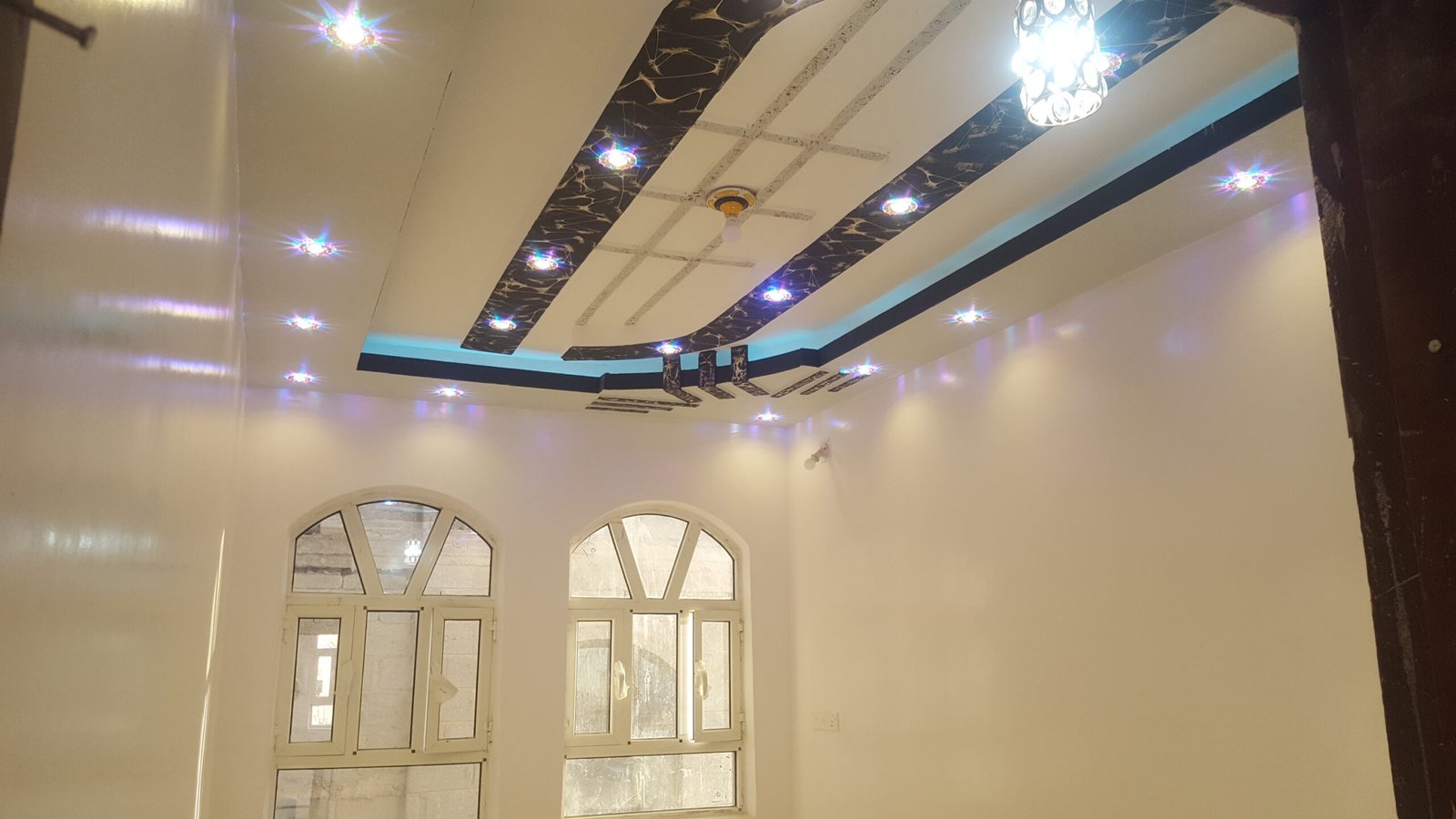 عمارة للبيع في اليمن صنعاء شارع النصر